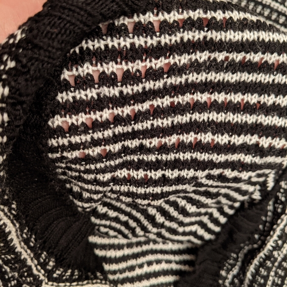 Loose-knit thin 3/4 sleeve sweater top - Picture 3 of 3